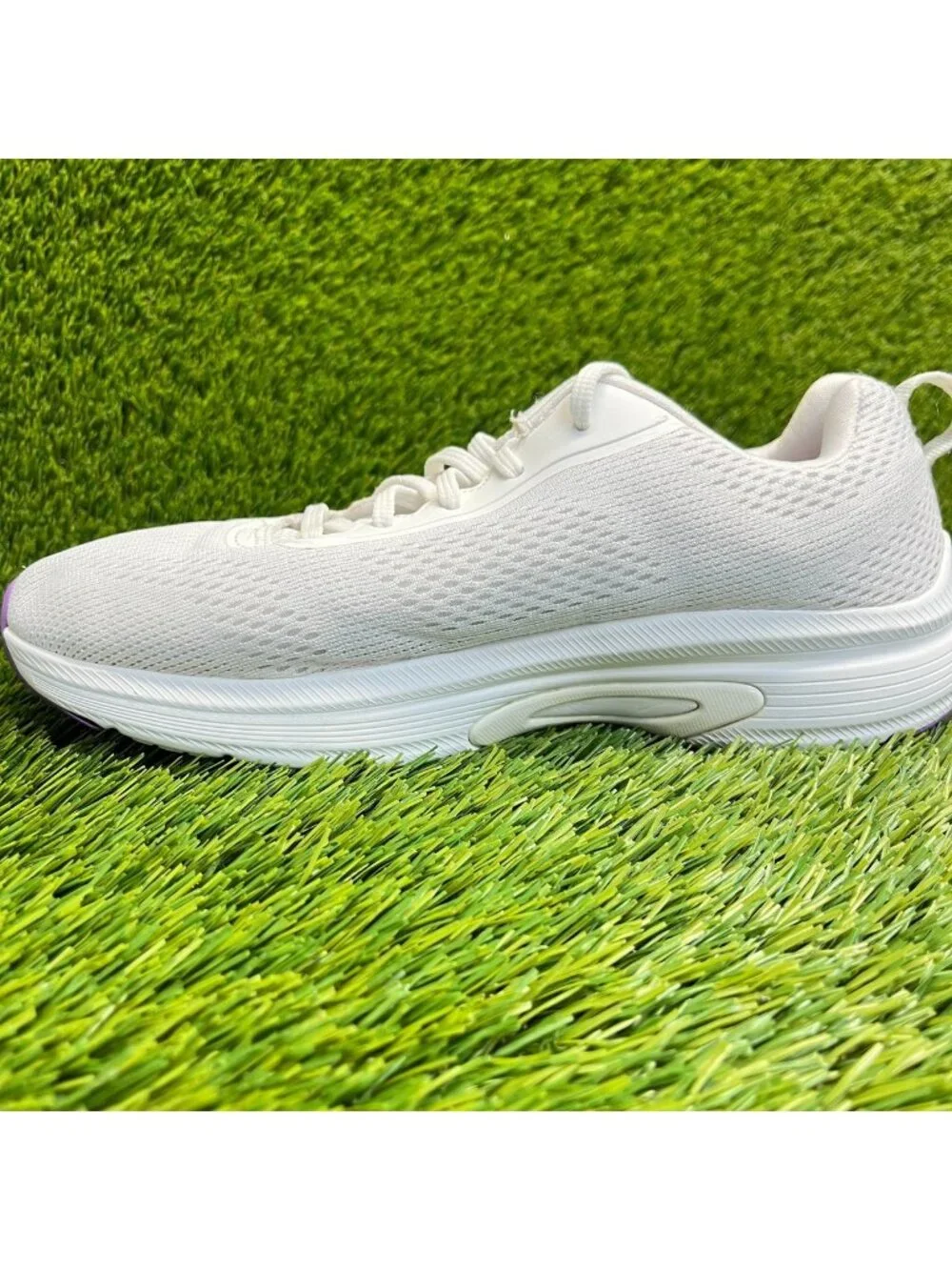 Skechers Go Run Arch Fit-Skyway Womens Size 8 White Running Shoes Sneakers